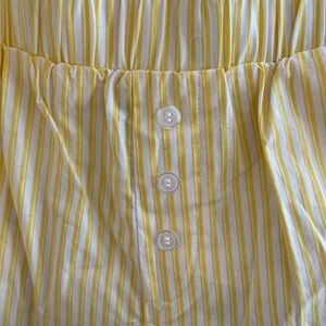 ****SOLD******




Forever 21 Yellow and White Striped Shorts